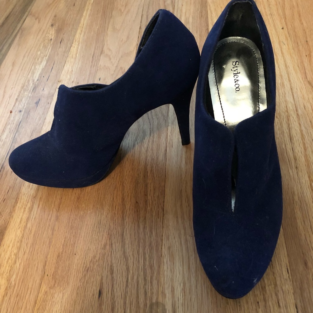 Brand New Blue suede heeled booties